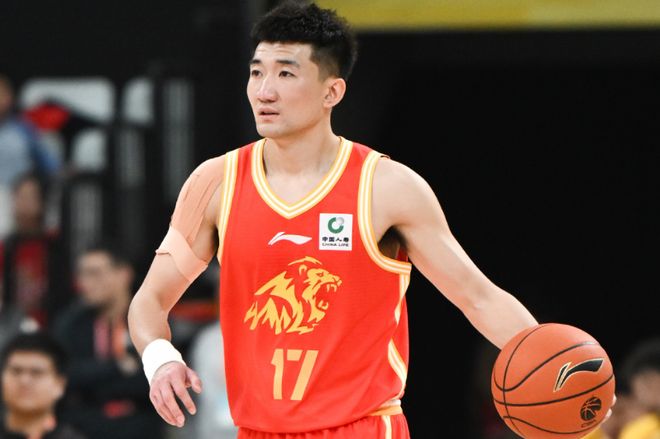 孙铭徽伤退！辽宁惜败广厦吞首败 威尔斯战旧主狂轰36+7+5